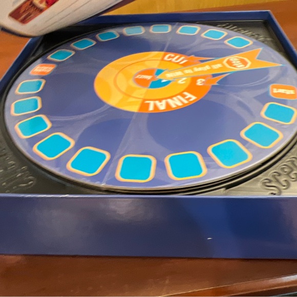 Scene It? Deluxe Edition - The DVD Game Movie Trivia Game - Picture 5 of 5